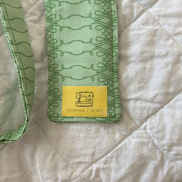 Great teacher gifts ! Green Patterned Lanyard/pen holder - Picture 2 of 3